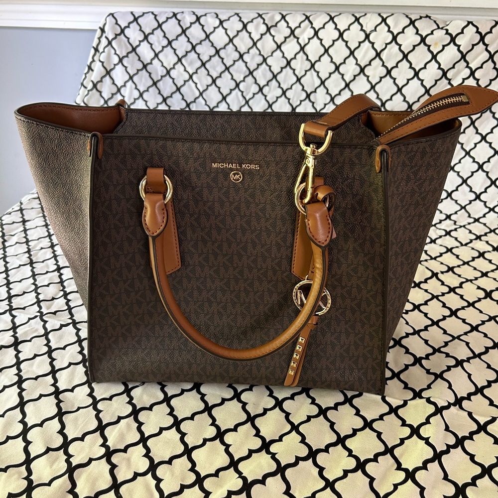 Authentic signature Michael Kors bag.